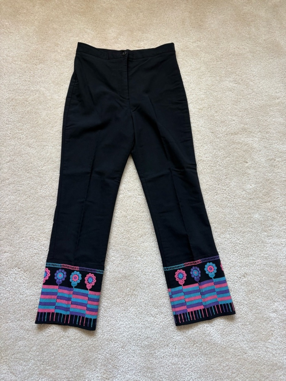 Vintage stretchy ankle cropped black pants with decorative hems, sz 26 abstract